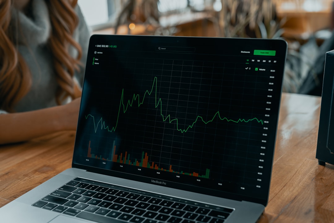 David vs. Goliath: Why This Niche Cloud Stock and a Chip Titan Are Must-Buys for a $1,000 Portfolio